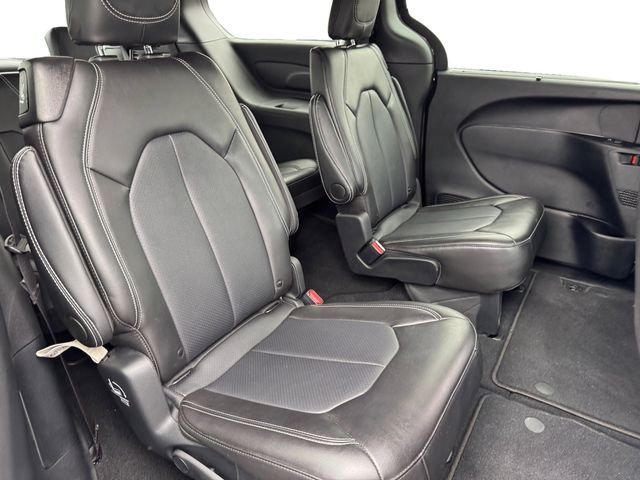 Used 2025 Black Chrysler Select image 19