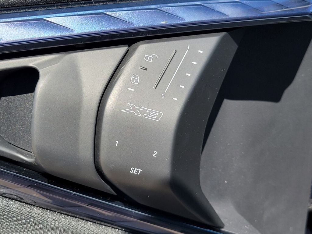 2025 BMW X3 30 - Photo 18
