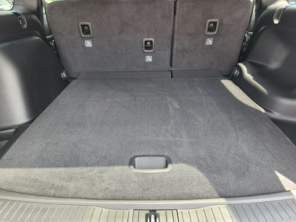 New 2026 Bright White Clear-Coat Exterior Paint Jeep Altitude image 23