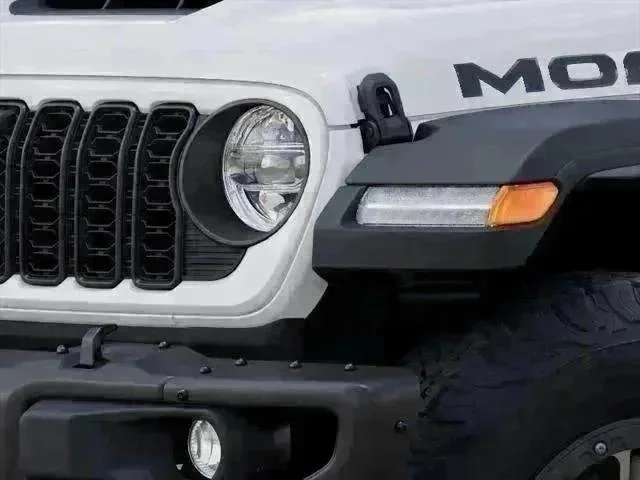 New 2026 Bright White Clear-Coat Exterior Paint Jeep Moab 392 image 6