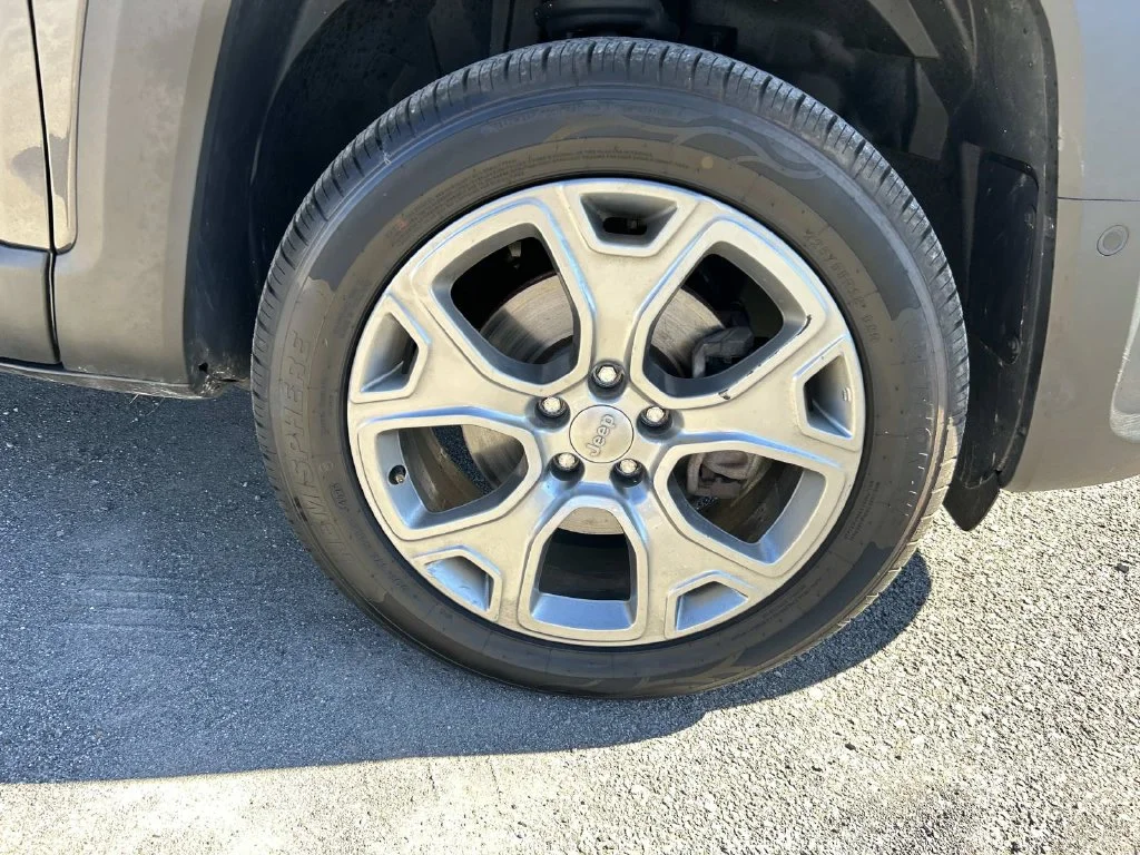 Used 2020 Gray Jeep Limited image 32