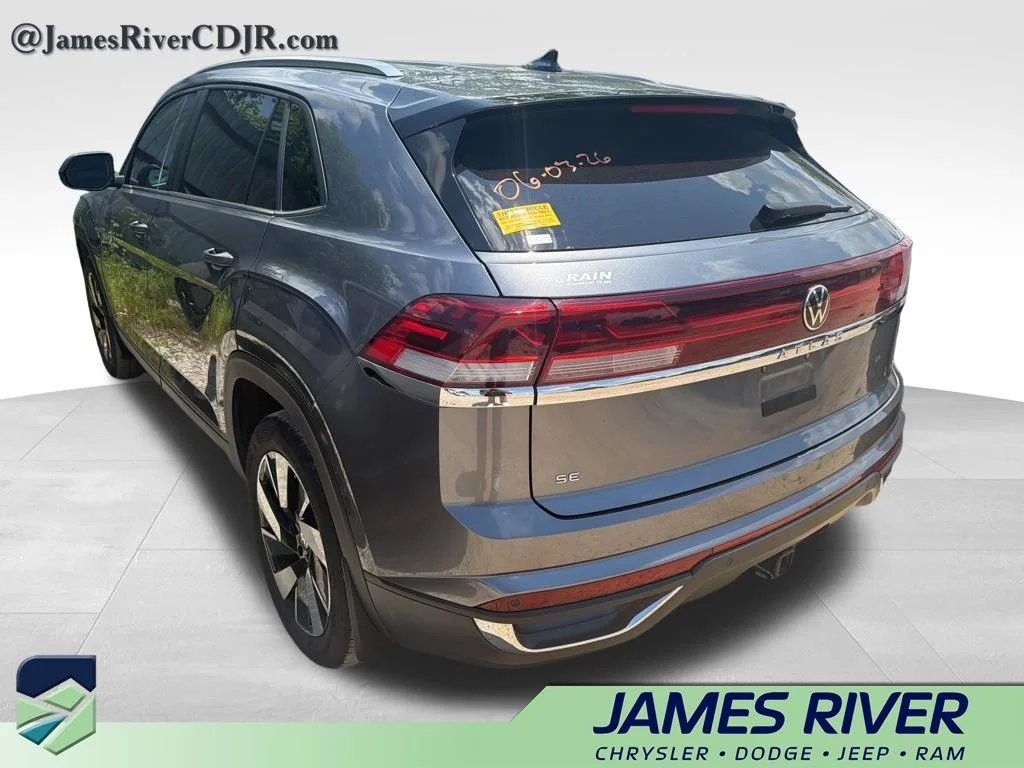 Used 2024 Gray Volkswagen 2.0T SE w/Technology image 4