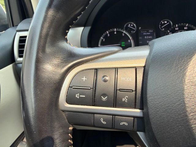 Used 2021 White Lexus 460 image 24