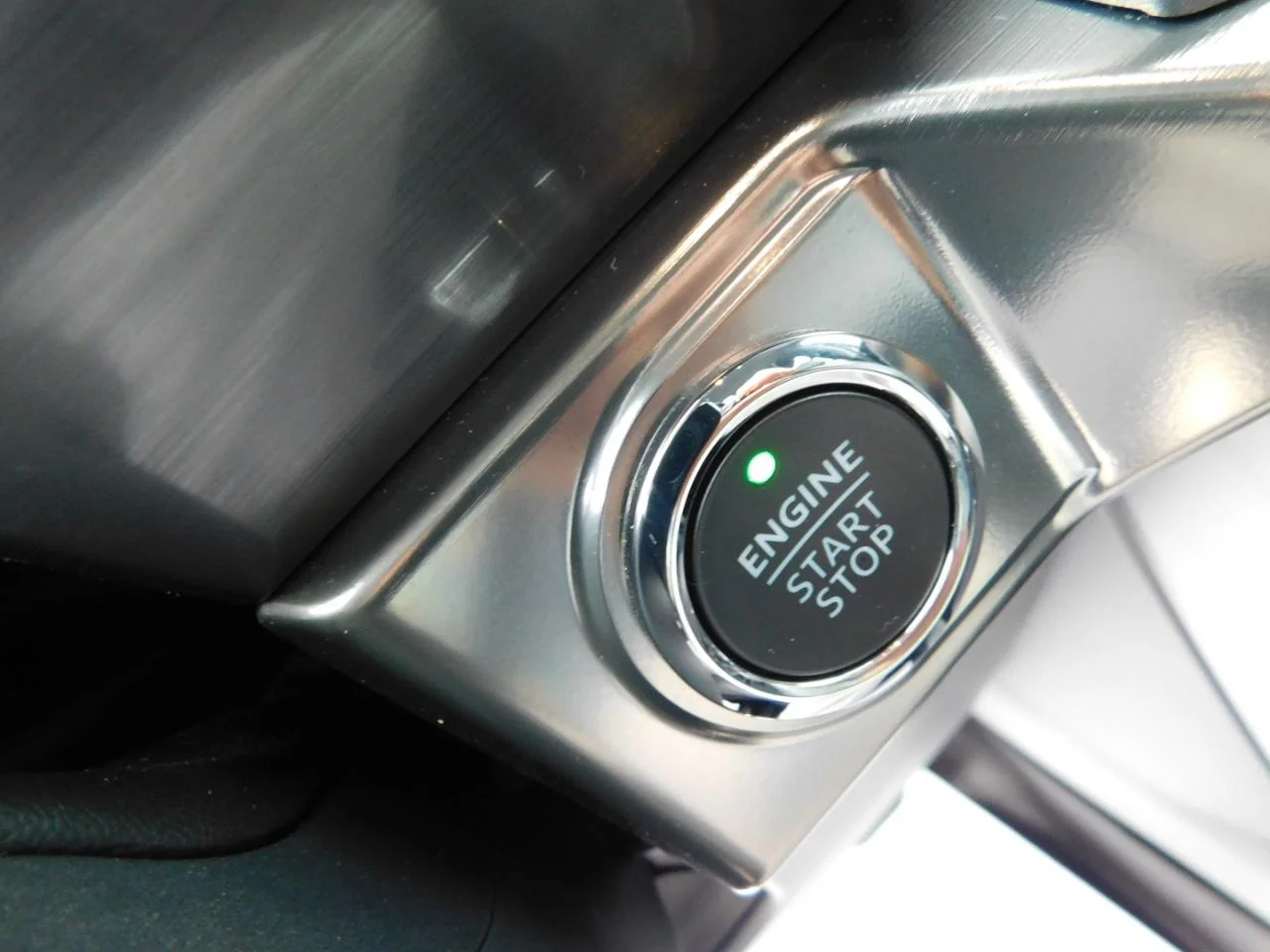 Used 2023 Iconic Silver Metallic Ford LARIAT 4WD SUPERCREW 6.5 ft image 40