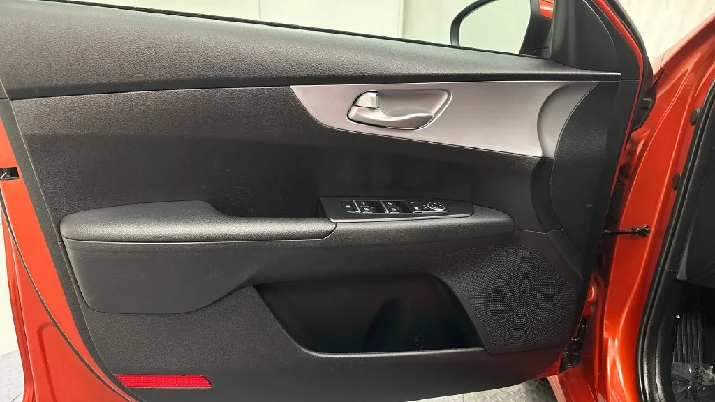 Used 2023 Red Kia LXS image 17
