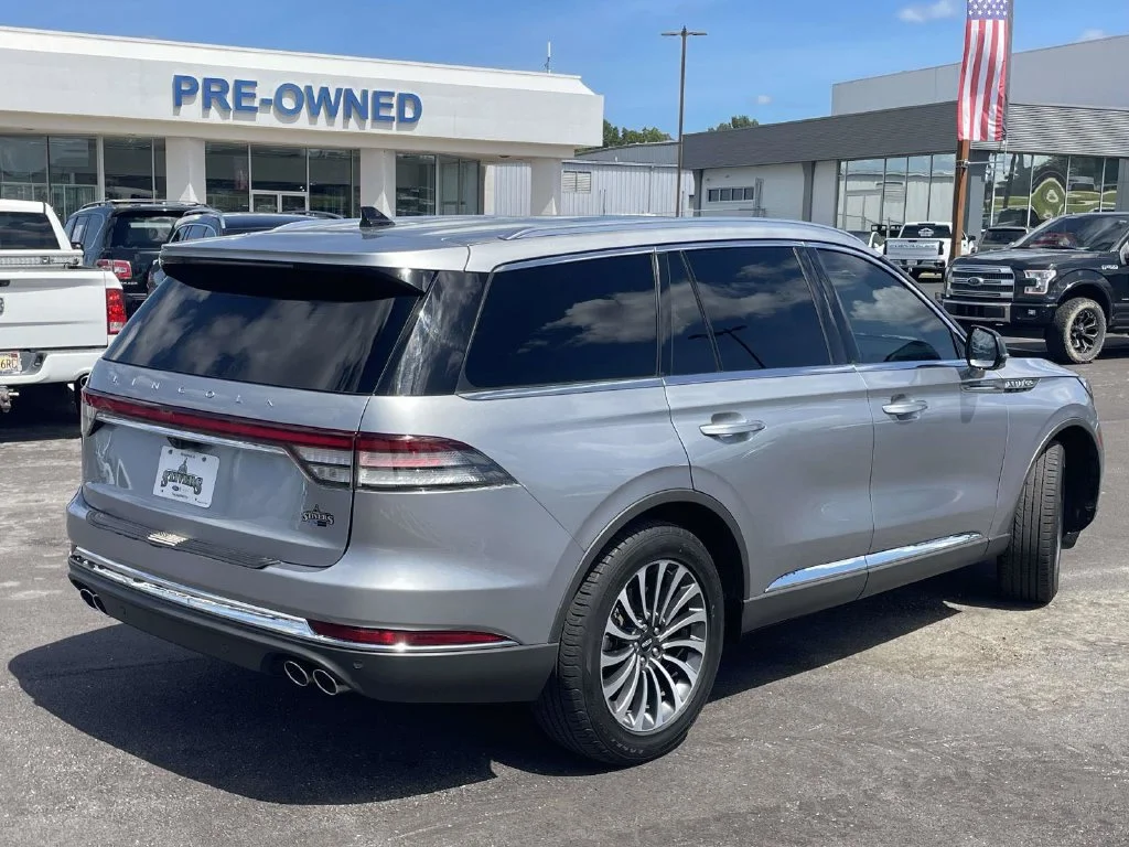 Used 2024 Silver Lincoln Premiere image 3
