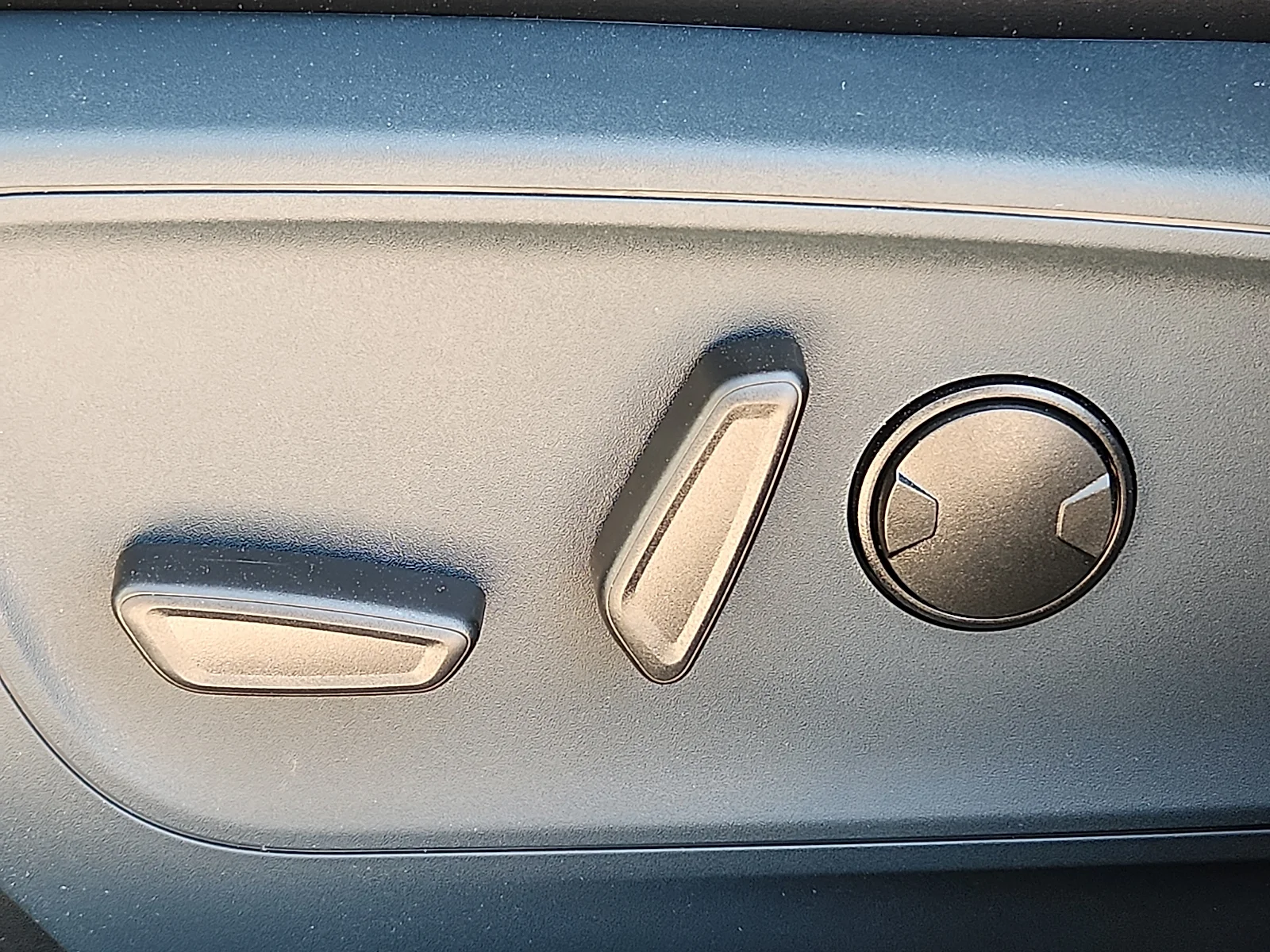 New 2026 Oxford White Ford Tremor image 16