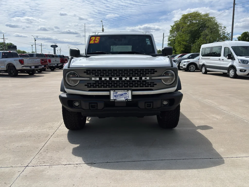 Used 2025 Oxford White Ford Badlands image 8