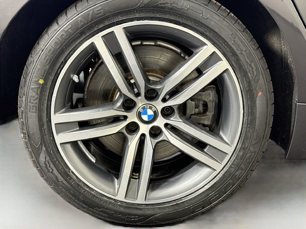 Used 2021 Dark Graphite Metallic BMW 540i xDrive image 29