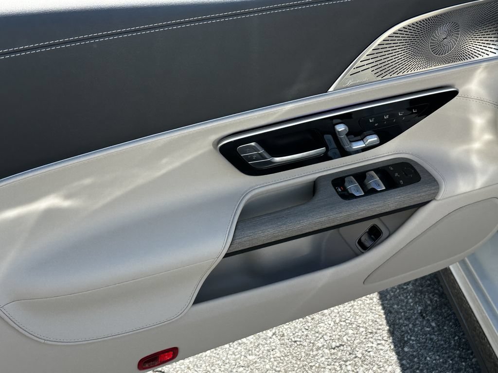 New 2026 MANUFAKTUR Moonlight White Metallic Mercedes-Benz AMG® SL 43 image 44