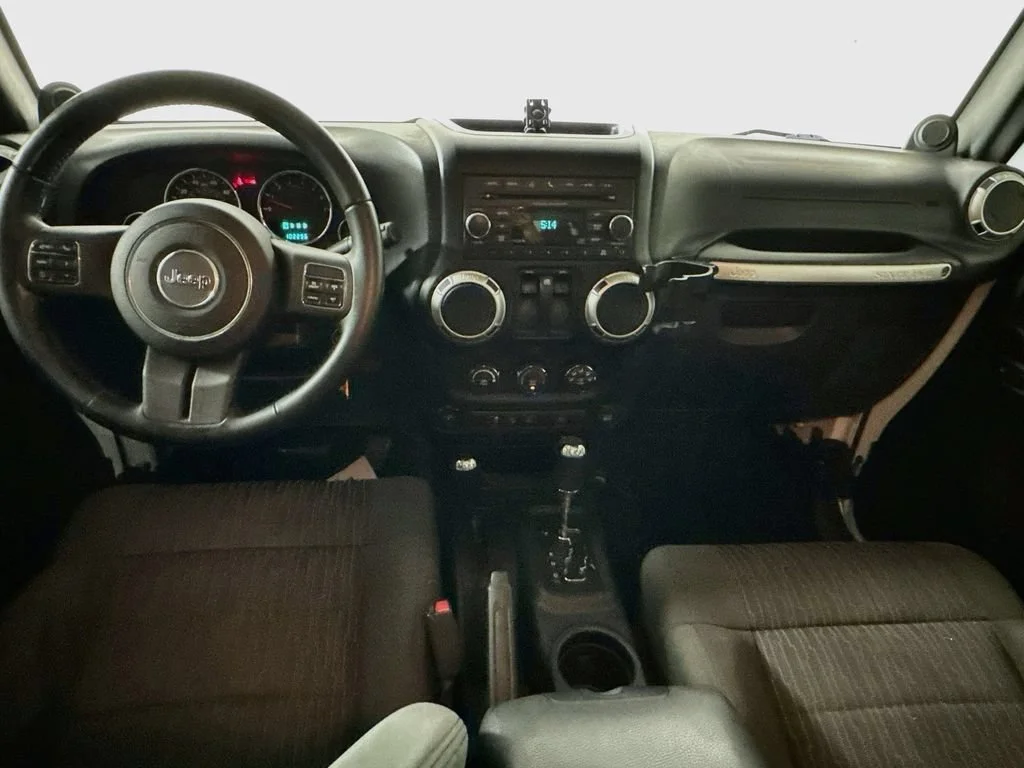 Used 2012 White Jeep Rubicon image 24