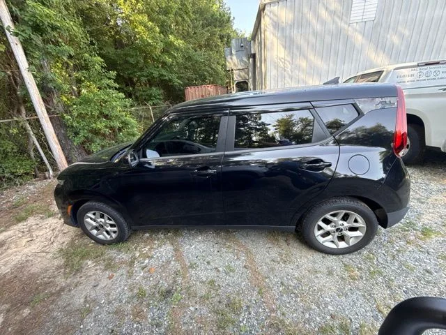 Used 2022 Black Kia LX image 3