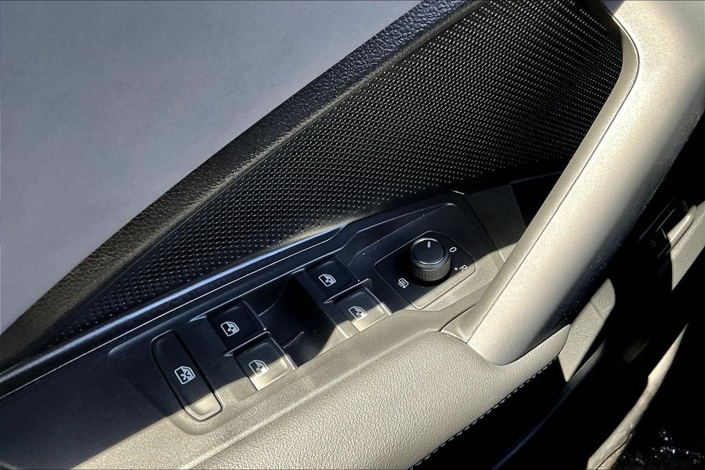 New 2026 Silver Volkswagen 2.0T SE image 17