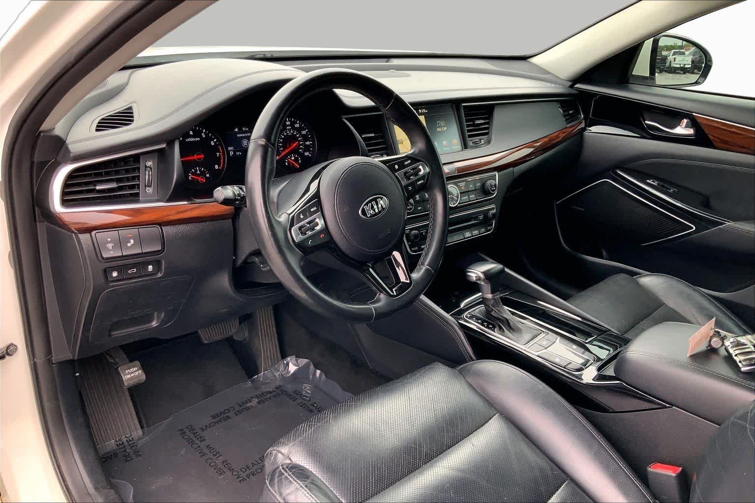 Used 2017 Snow White Pearl Kia Premium image 16
