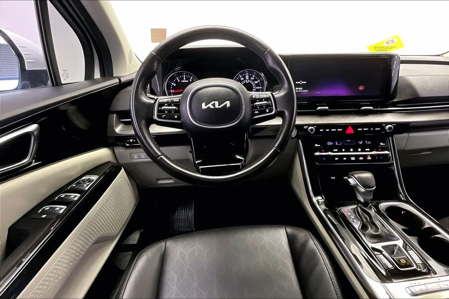 Used 2024 Snow White Pearl Kia EX image 4
