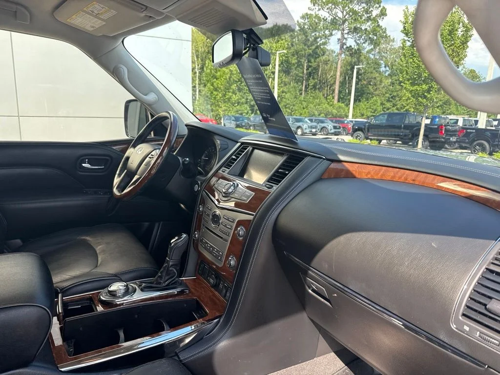 Certified Used 2018 Liquid Platinum INFINITI Base image 34