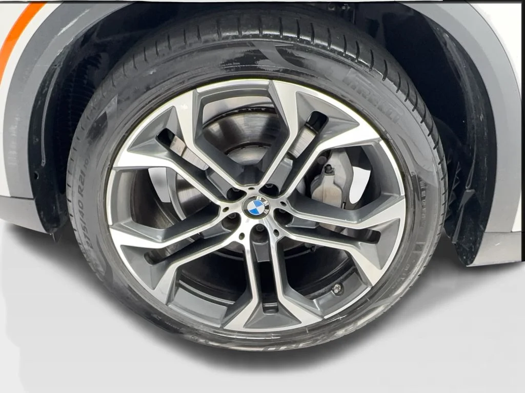 Used 2021 White BMW sDrive40i image 13