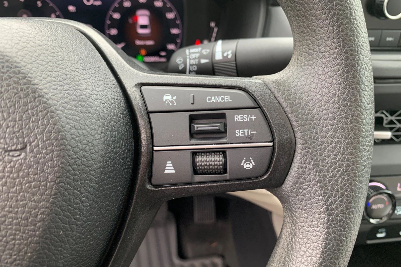 Used 2025 Gray Honda SE image 28