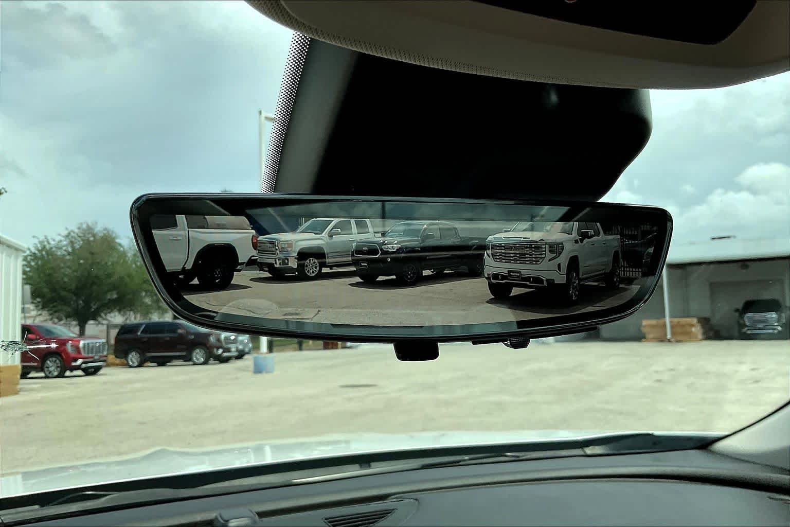 Used 2023 White Frost Tricoat Buick Avenir image 32