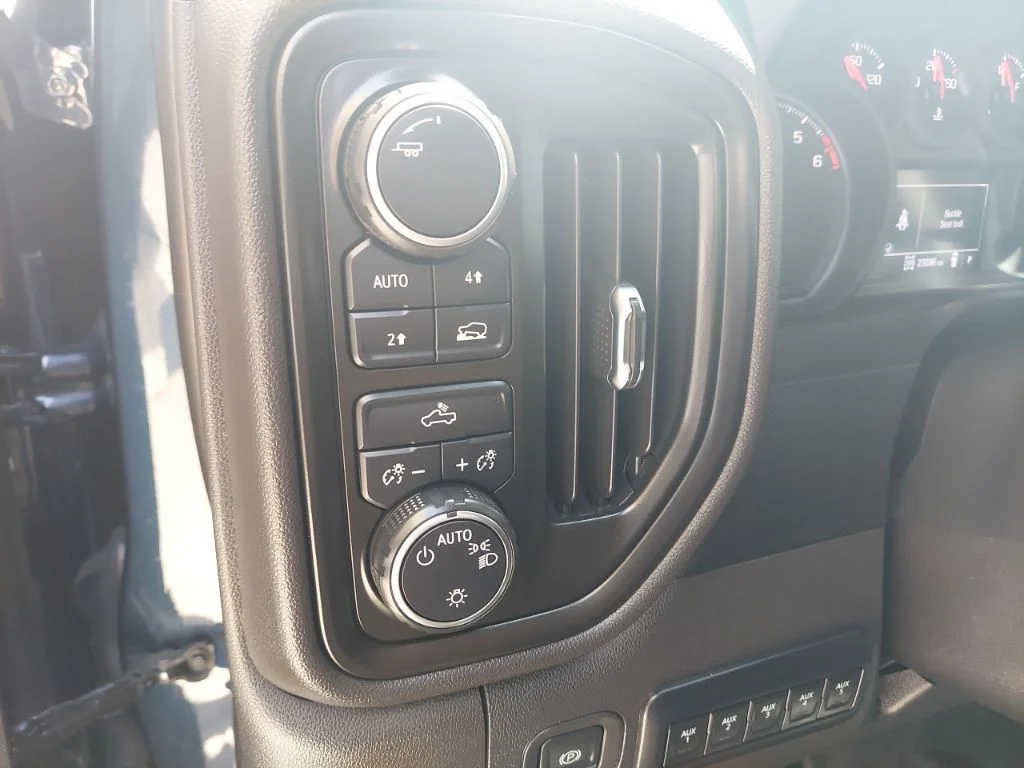 Used 2022 Blue Chevrolet WT image 19