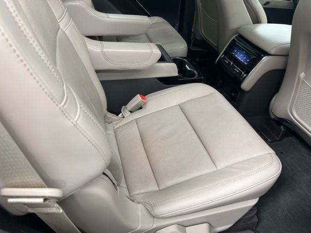 Used 2023 White Lincoln Reserve image 26