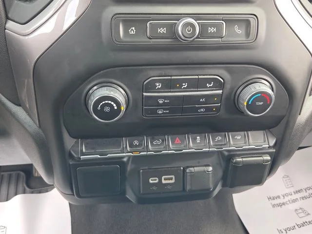 Used 2022 White Chevrolet Custom image 18