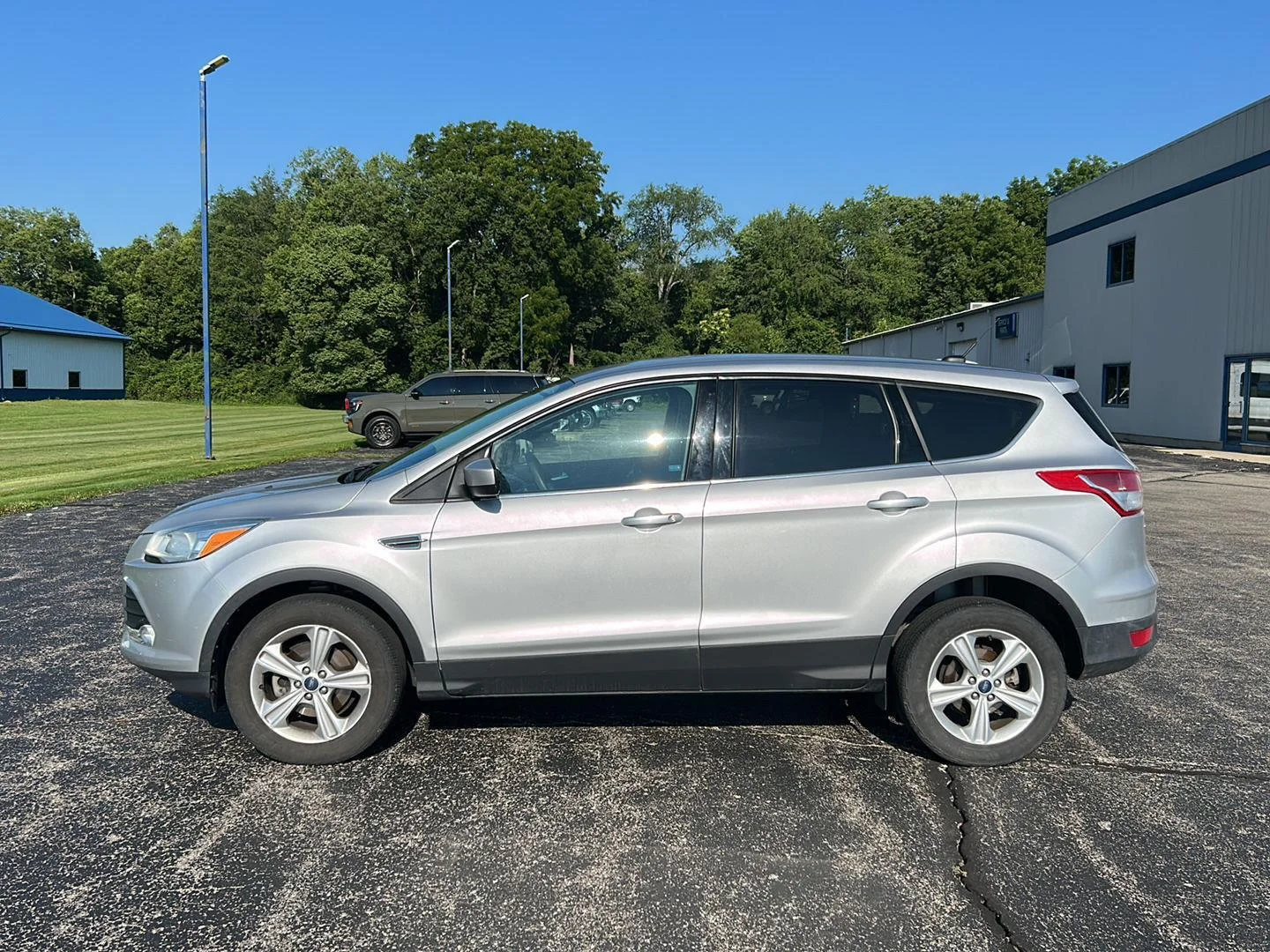 Used 2013 Ingot Silver Metallic Ford SE image 3