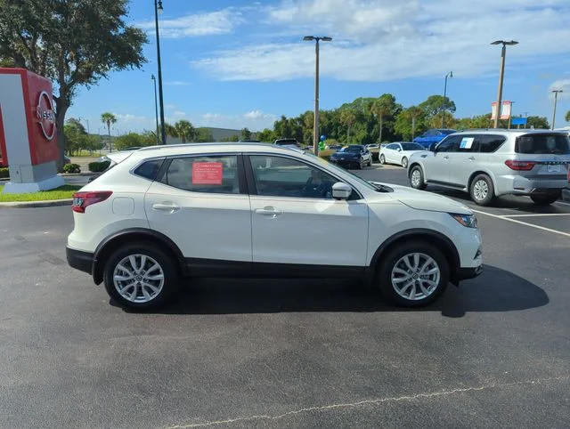 Used 2022 White Nissan SV image 3