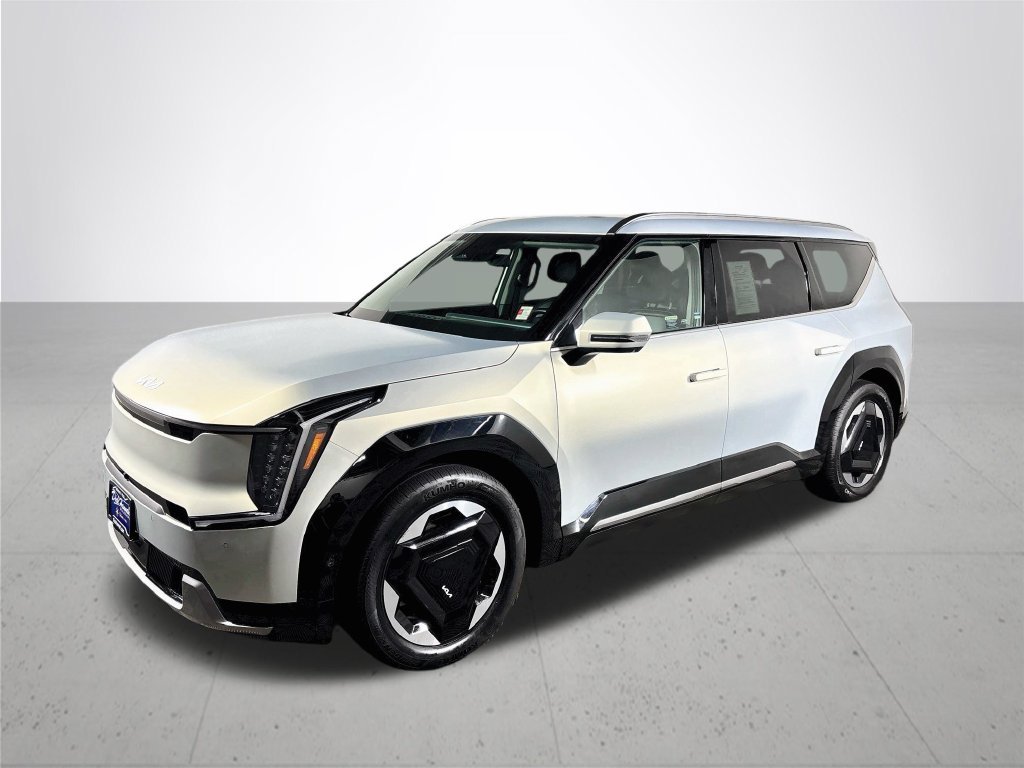Used 2024 White Kia Land image 2