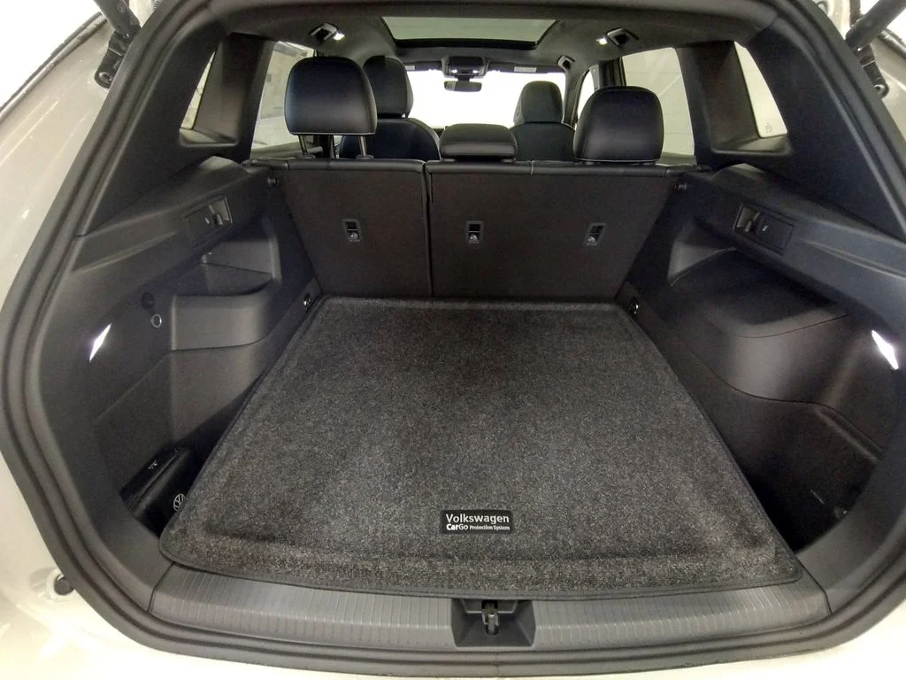 New 2026 Beige Volkswagen 2.0T SE R-Line Black image 15