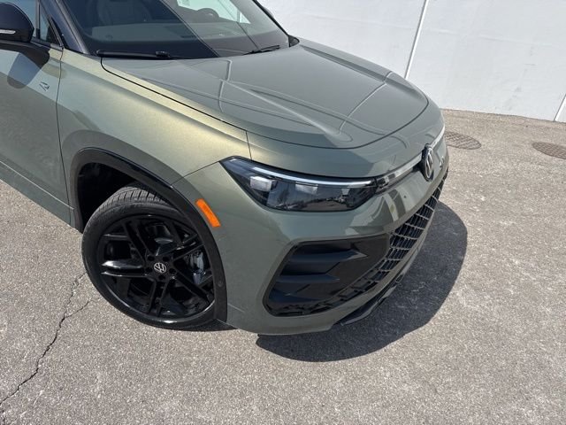New 2026 Avocado Green W/Deep Black Roof Volkswagen 2.0T SE R-Line Black image 3