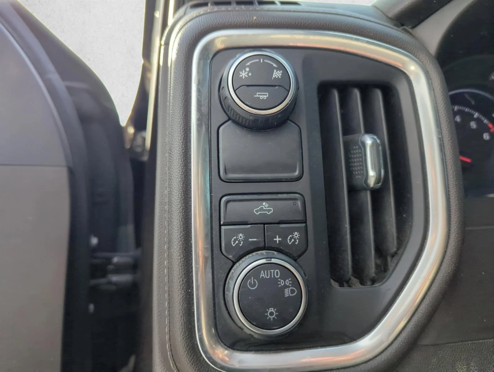 Used 2019 Havana Brown Metallic Chevrolet LT image 17