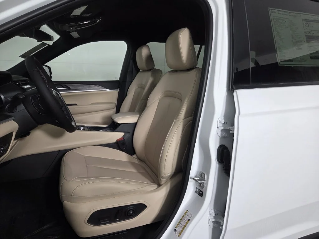 New 2026 Bright White Clear-Coat Exterior Paint Jeep Limited image 10
