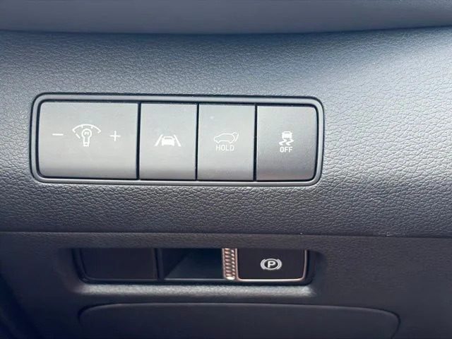 Used 2023 Silver Hyundai SEL image 31
