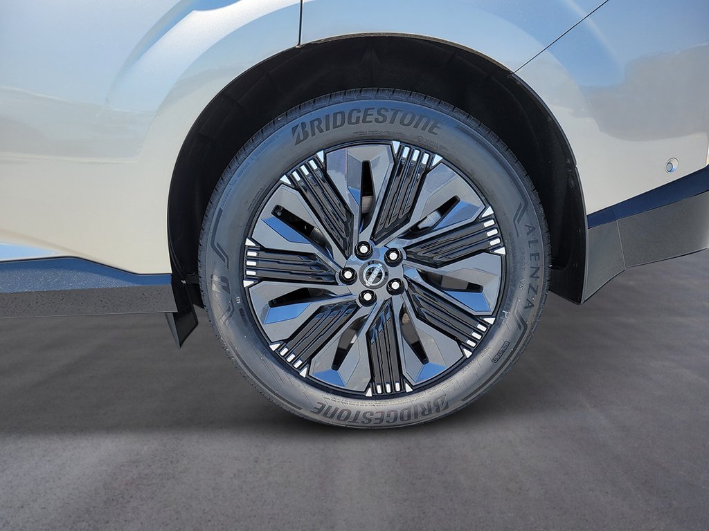 New 2027 Champagne Silver Metallic Nissan Platinum image 12