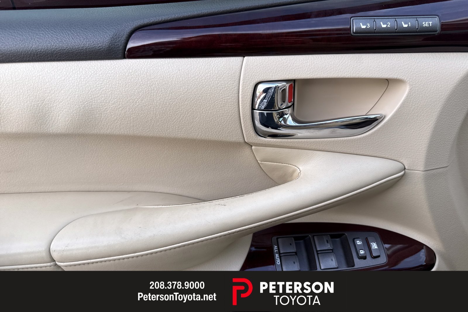 Used 2013  Lexus 570 image 10