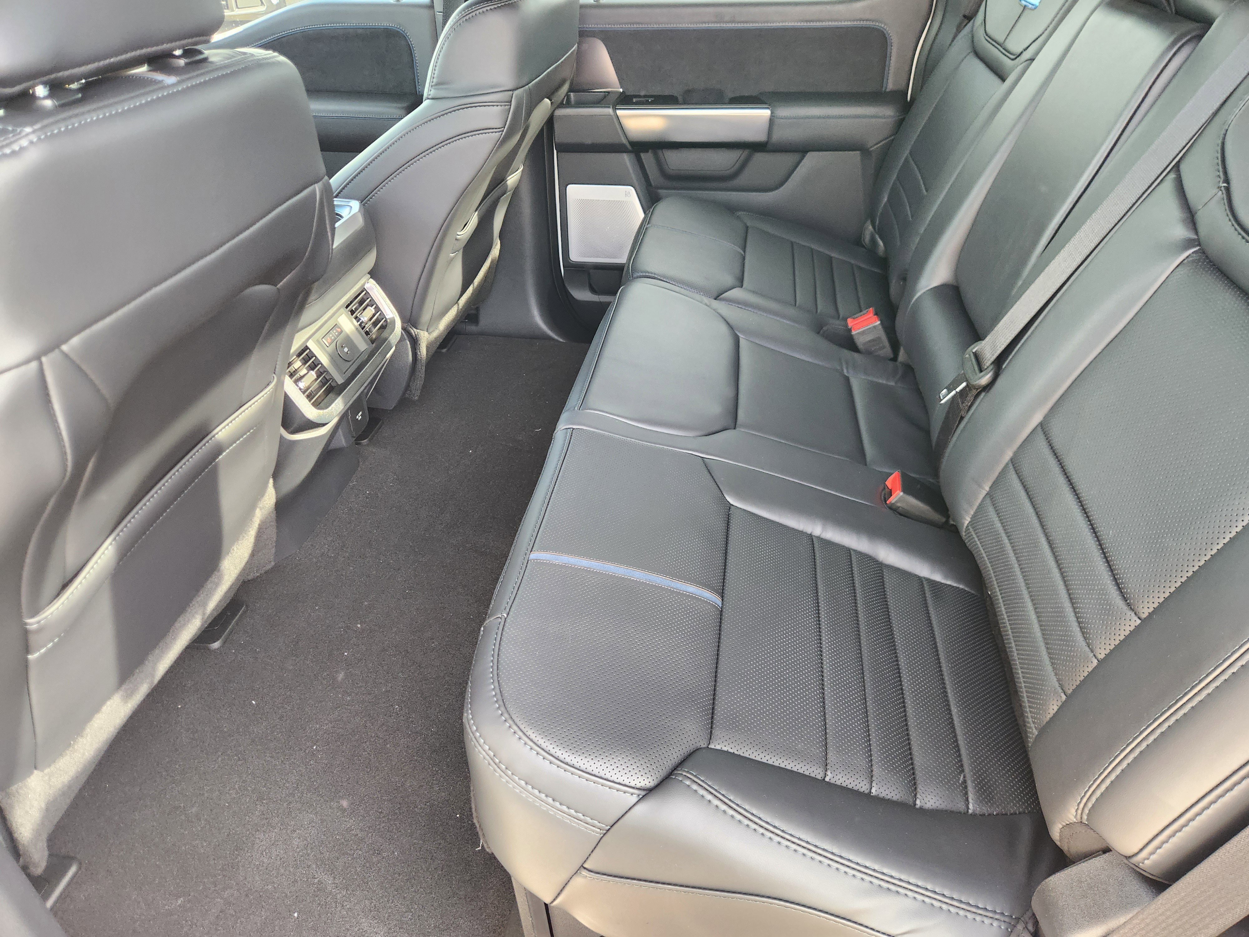 New 2025 Star White Metallic Tricoat Ford Platinum image 19