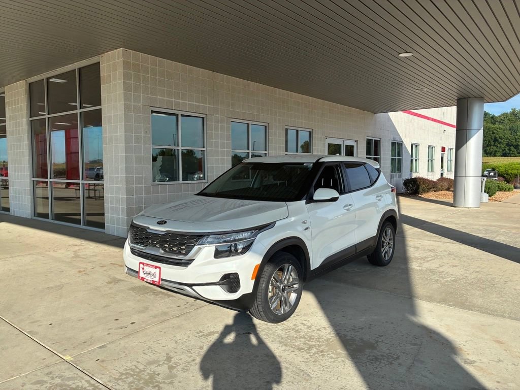 Used 2021 Kia Seltos LX with VIN KNDEPCAA5M7150905 for sale in Belleville, IL