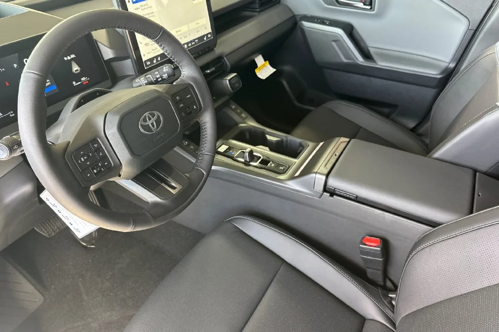 New 2026 Wind Chill Pearl <sup>1</sup> Toyota  Limited image 10