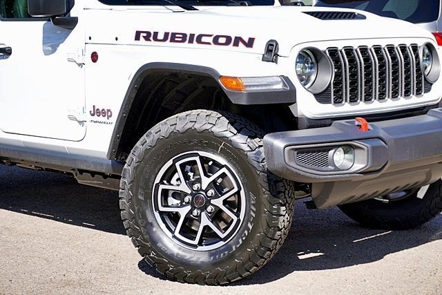 New 2026 Bright White Clear-Coat Exterior Paint Jeep Rubicon image 4
