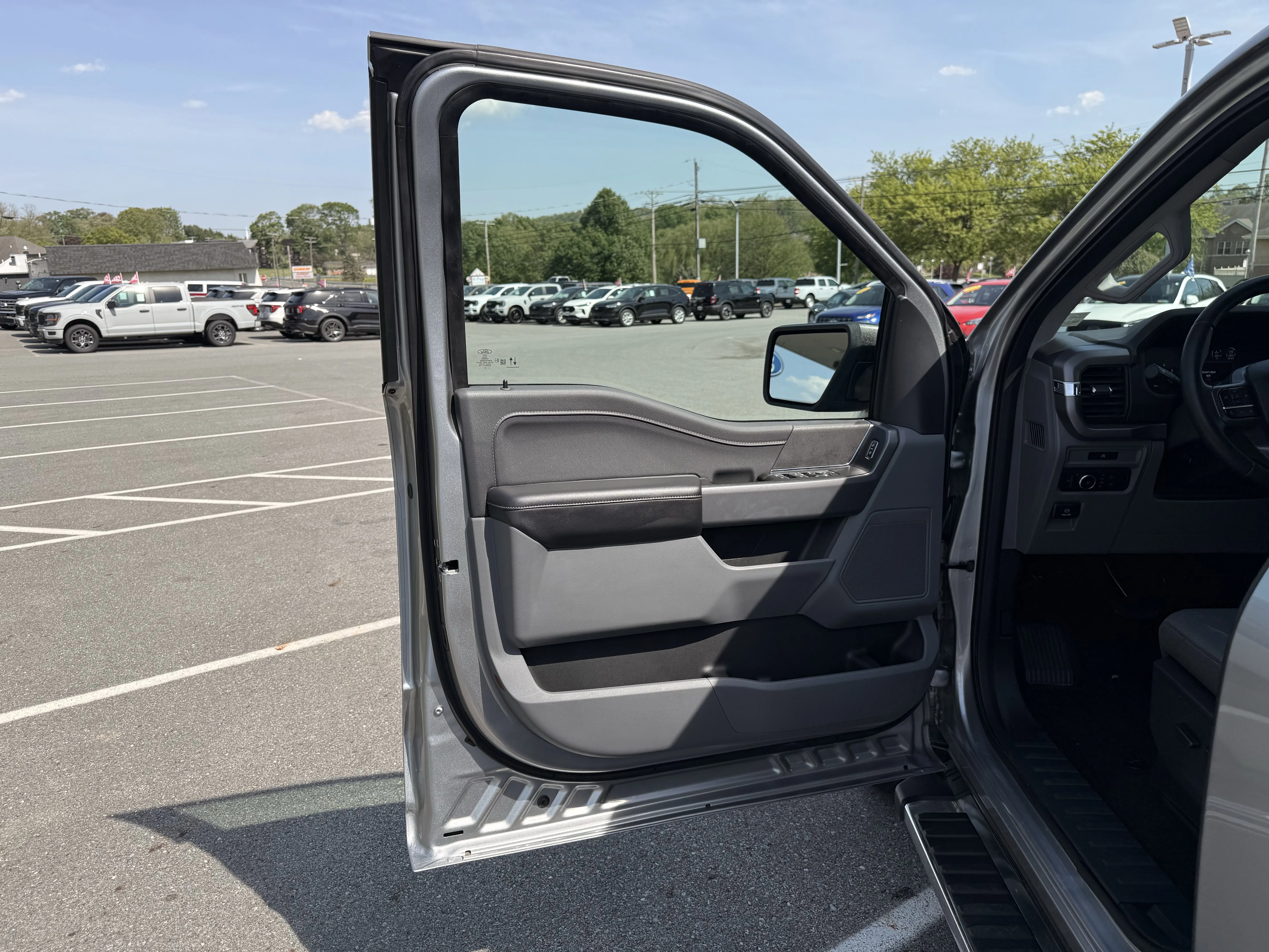 Used 2025 Silver Metallic Ford XLT image 11