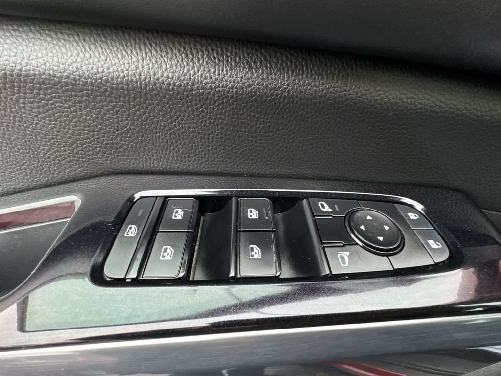 Used 2022 Red Nissan SL image 11
