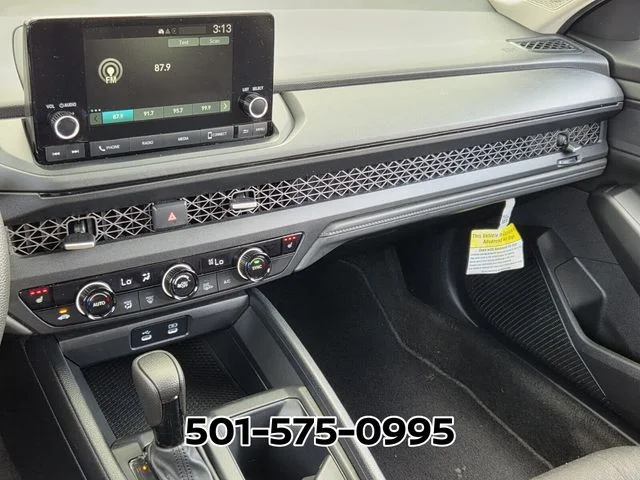 Used 2025  Honda SE image 27
