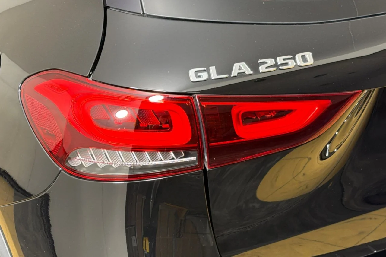 Used 2022 BLACK Mercedes-Benz GLA 250 image 23