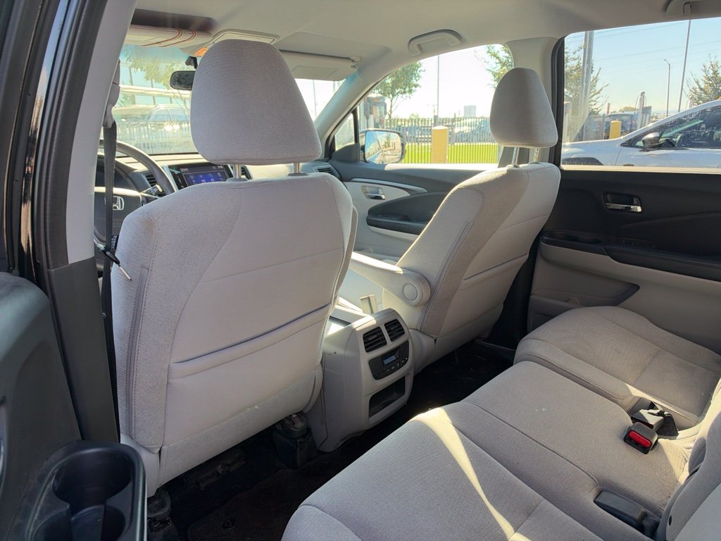 Used 2016  Honda EX image 17