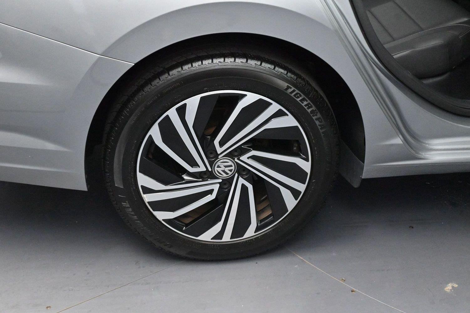 Used 2021 Pyrite Silver Metallic Volkswagen SEL image 33