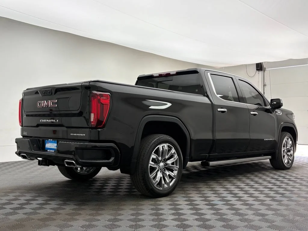 Used 2024 Onyx Black GMC Denali image 10