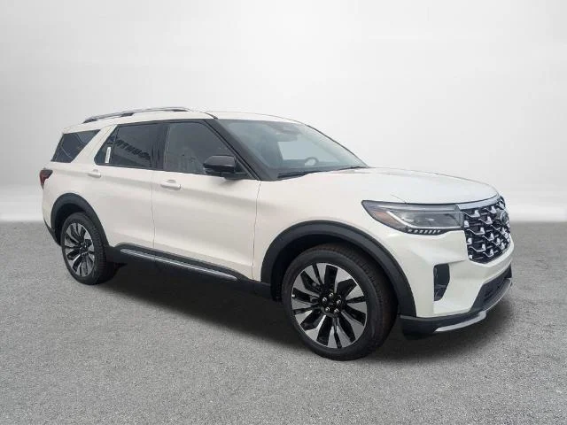 New 2026 Star White Metallic Tri-Coat Ford Platinum™ image 36