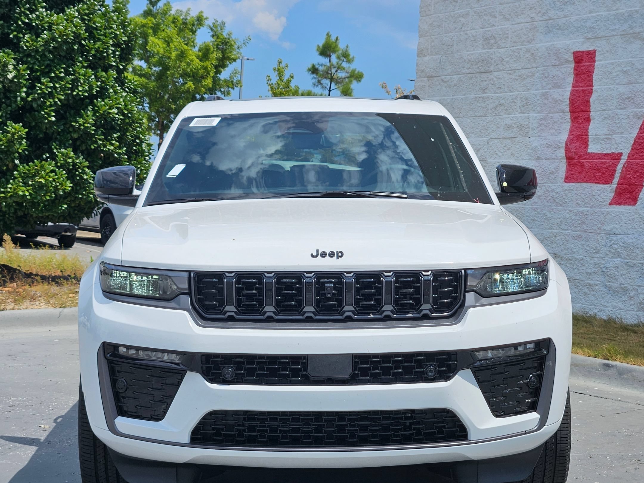 New 2026 Bright White Clear-Coat Exterior Paint Jeep Limited Reserve image 2