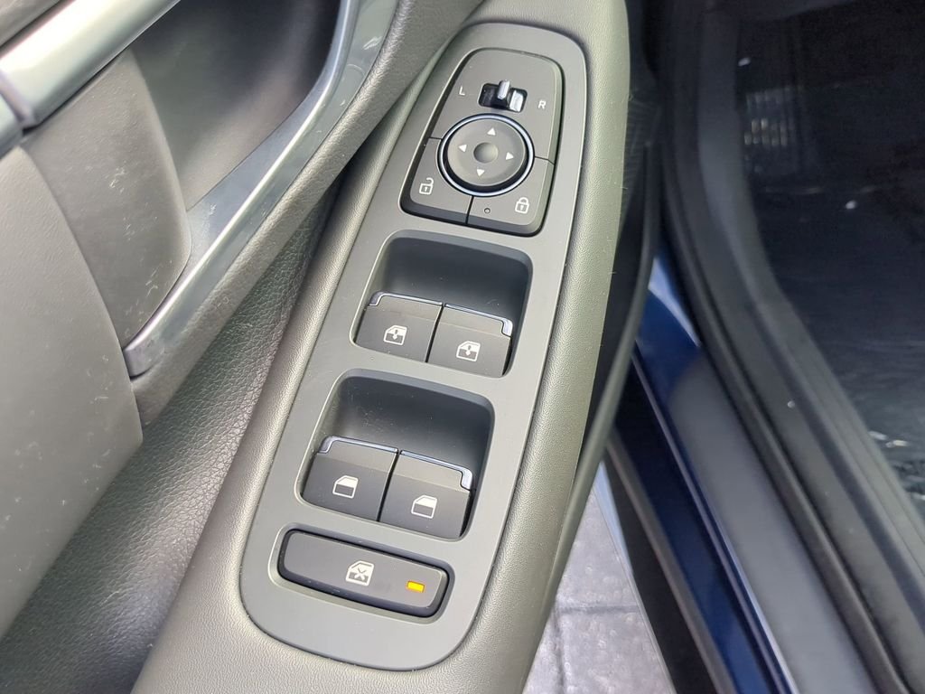Used 2022 Blue Hyundai SEL Plus image 17